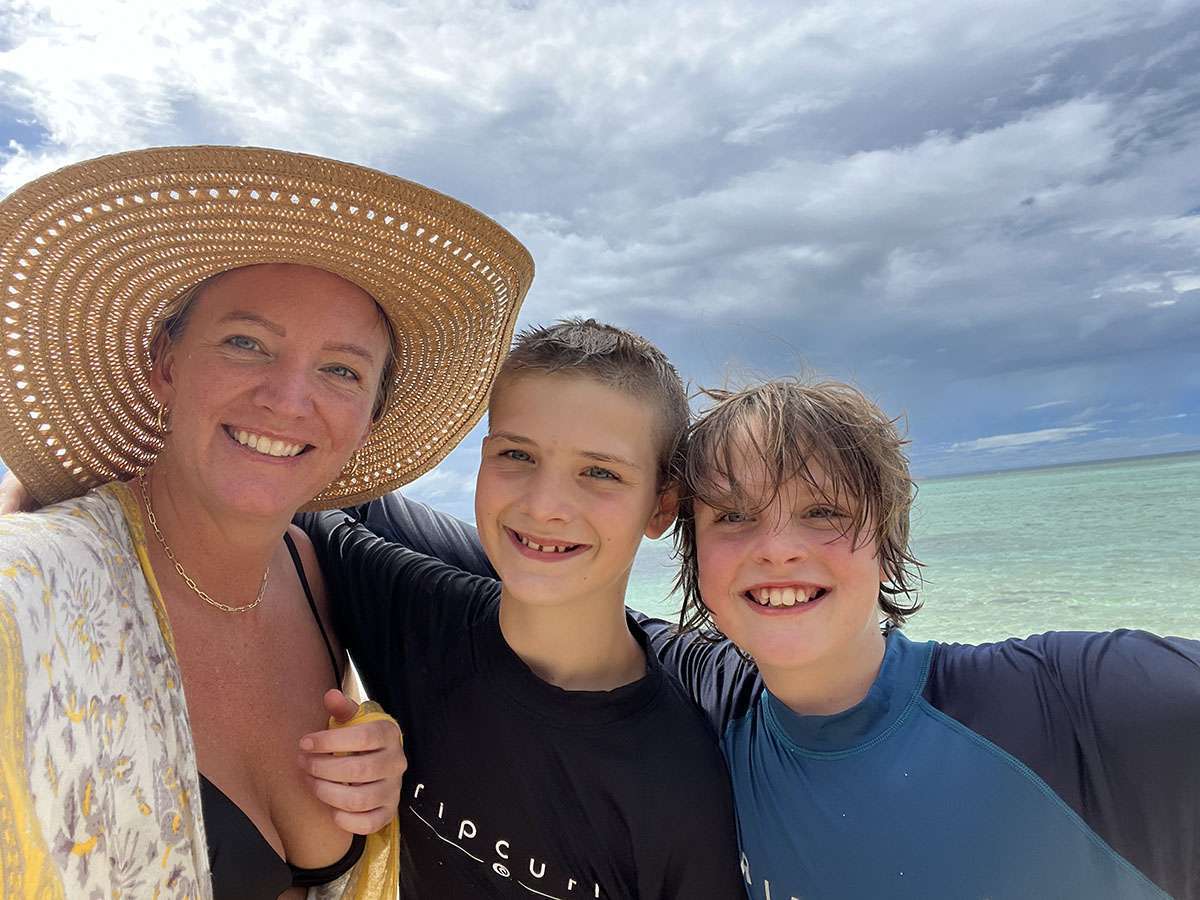Lindsay in Fiji - single mom traveller.