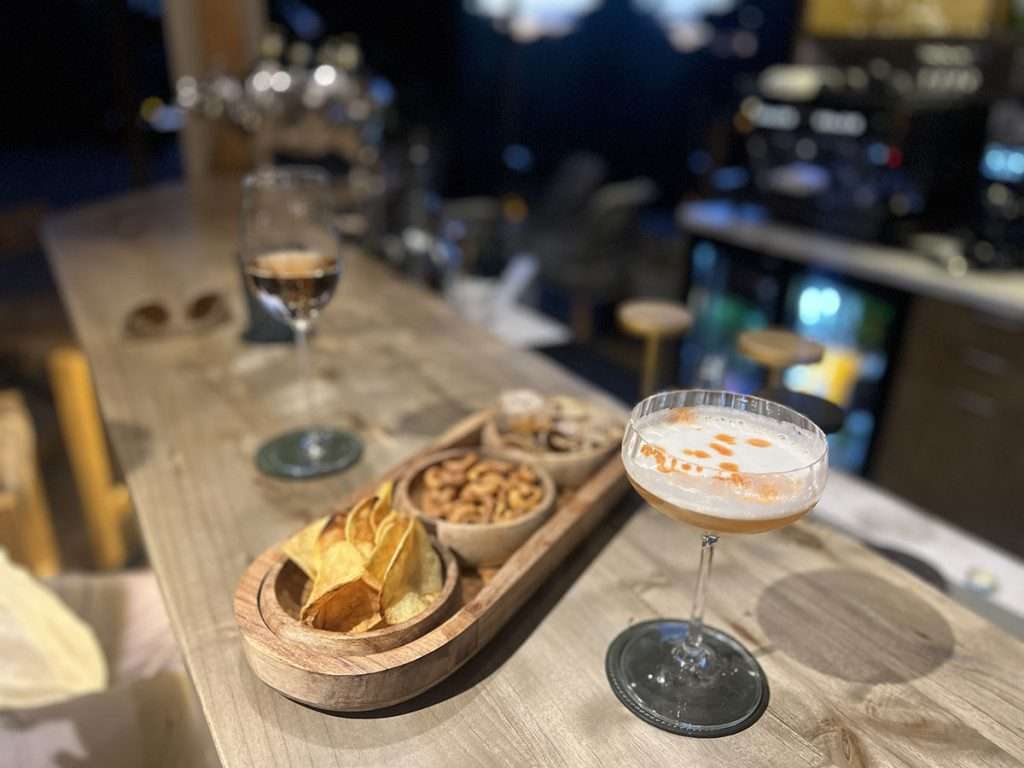 Kenya luxury lodges - full service bar
