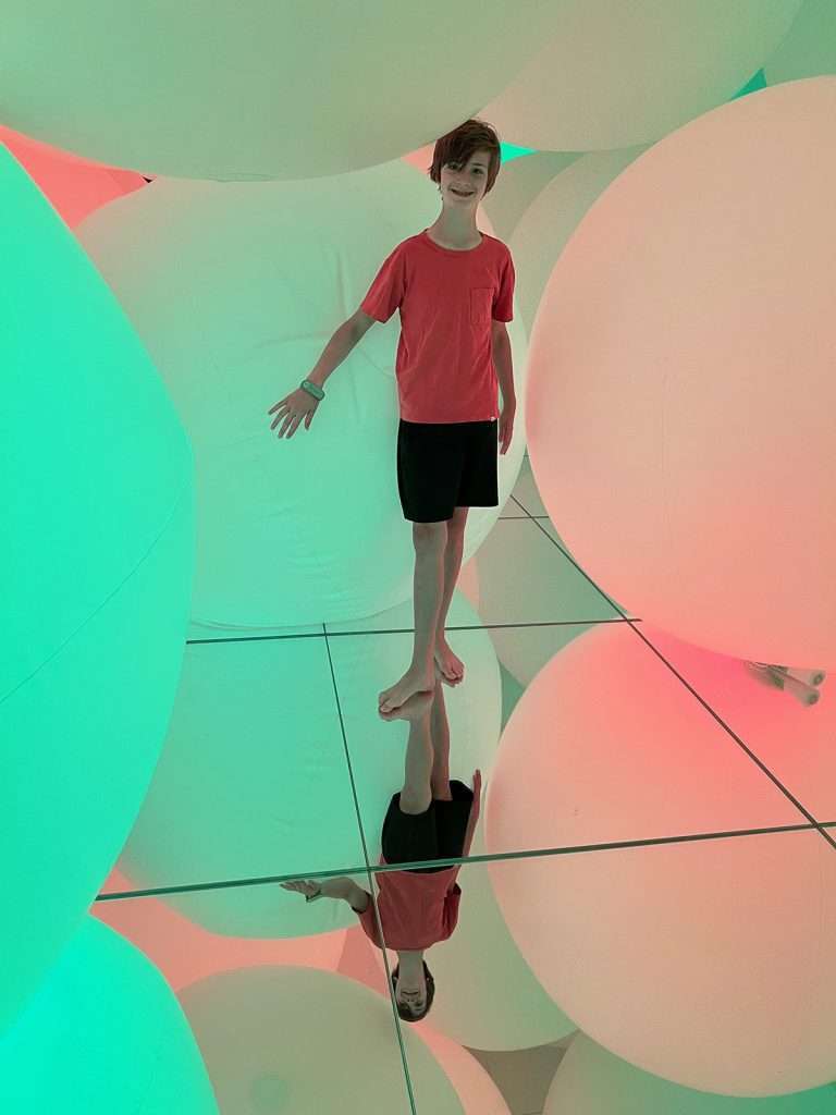 Tweens at teamLab planets