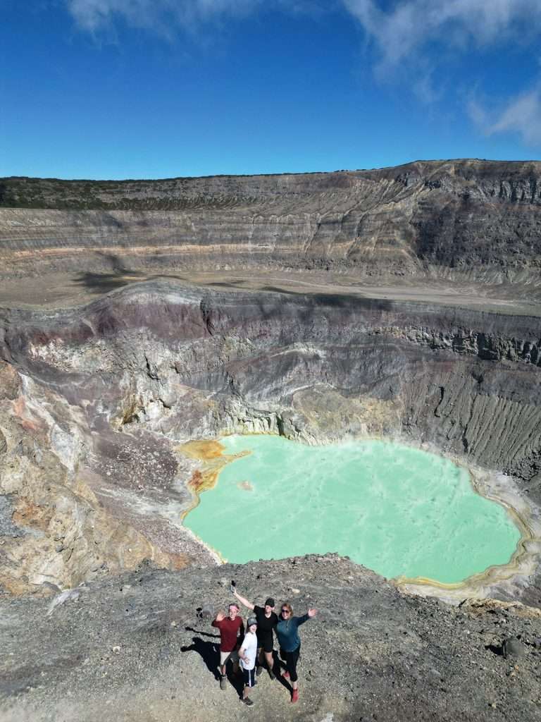 hiking el salvador volcano