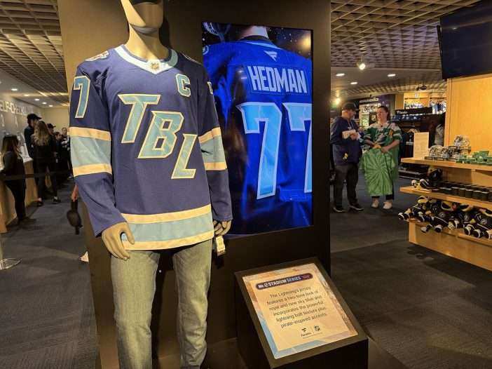 Tampa souvenirs - Tampa Bay Lightning Jersey