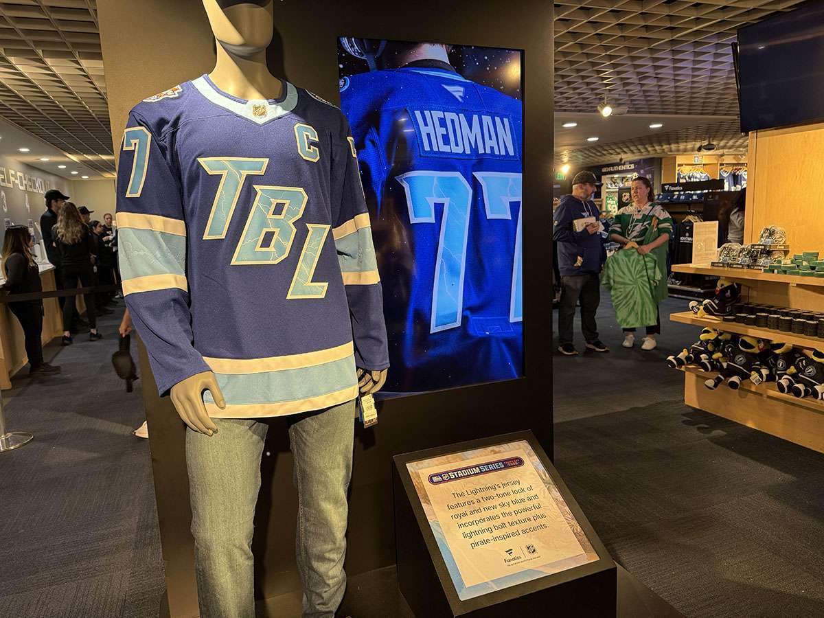 Tampa souvenirs - Tampa Bay Lightning Jersey