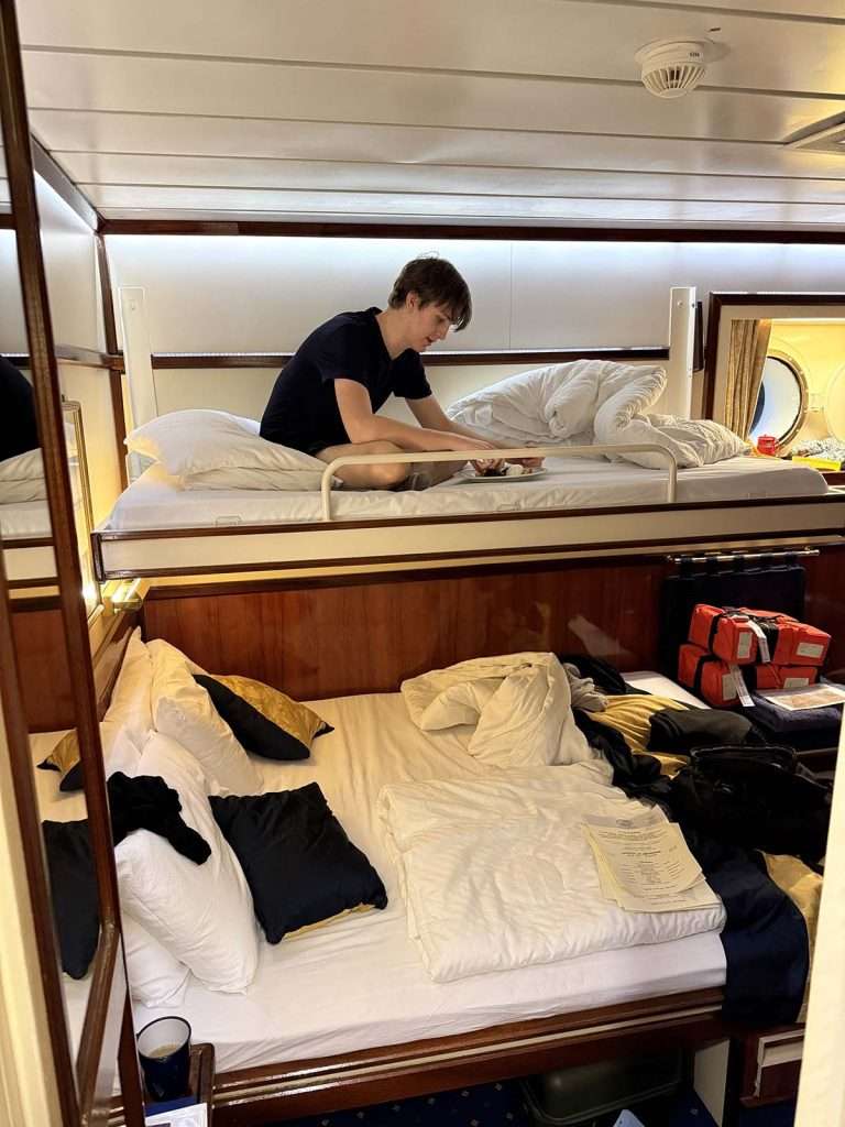 star clipper with kid in bed sitting and not hitting roof
