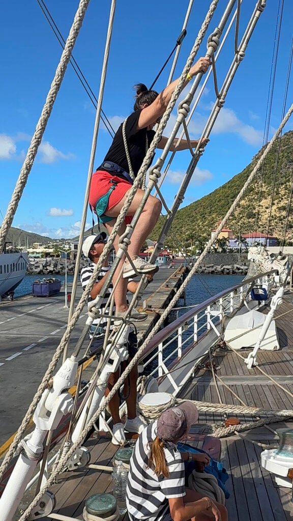 Mast climbing on star clippers