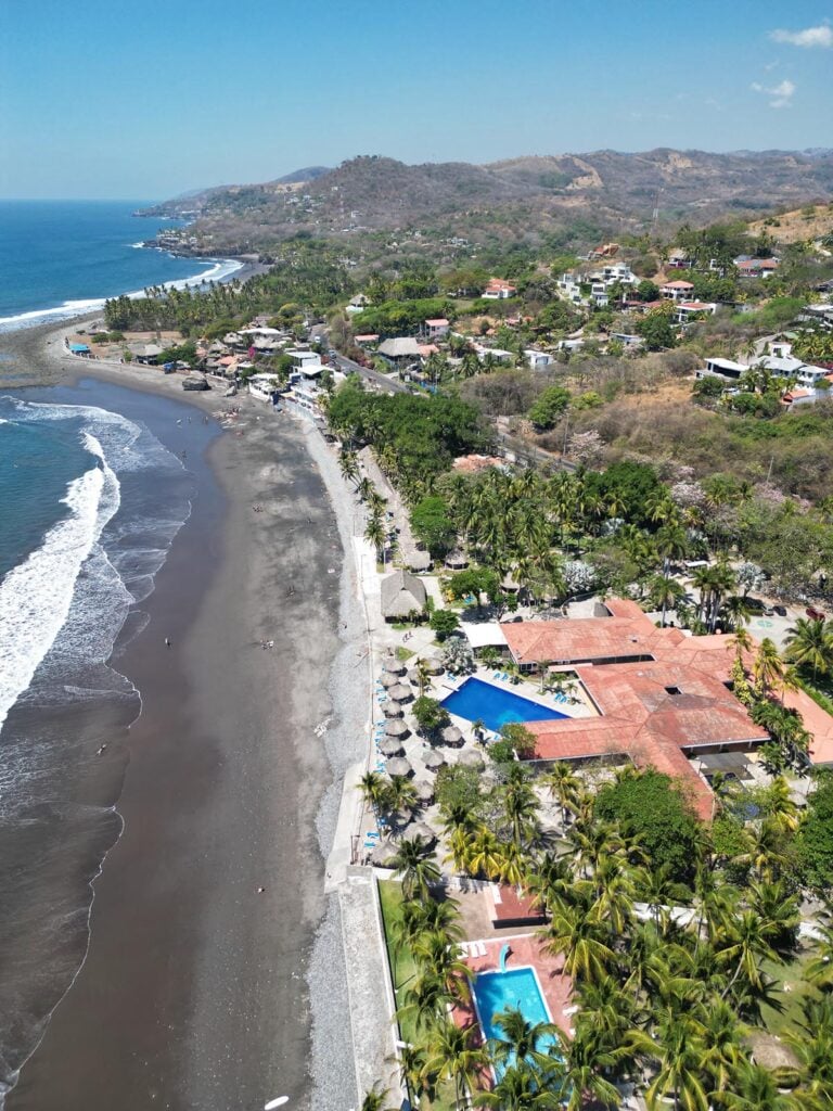 surfing beach in el salvador