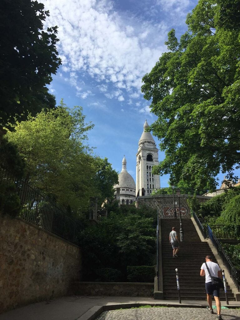 paris sacre coeur neighborhood
